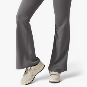 Elegant sort jumpsuit med dyb V-hals til damer