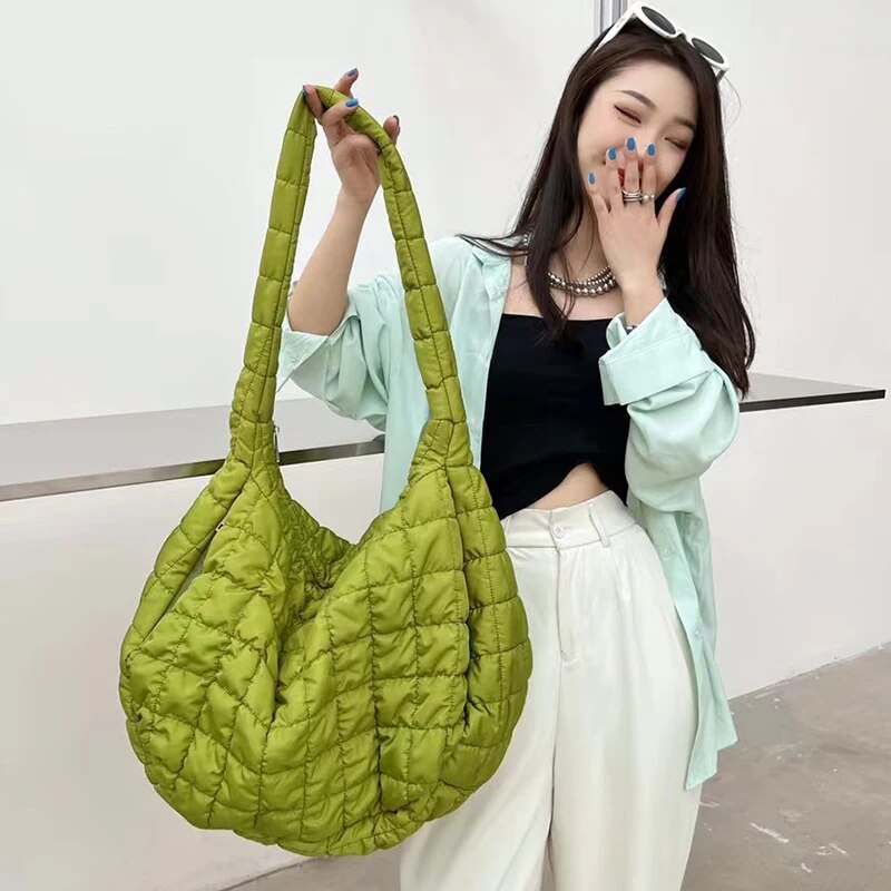 bags : Veala | Trendy Puffy Sling Bag voor Vrouwen in Groen groot van Pantino