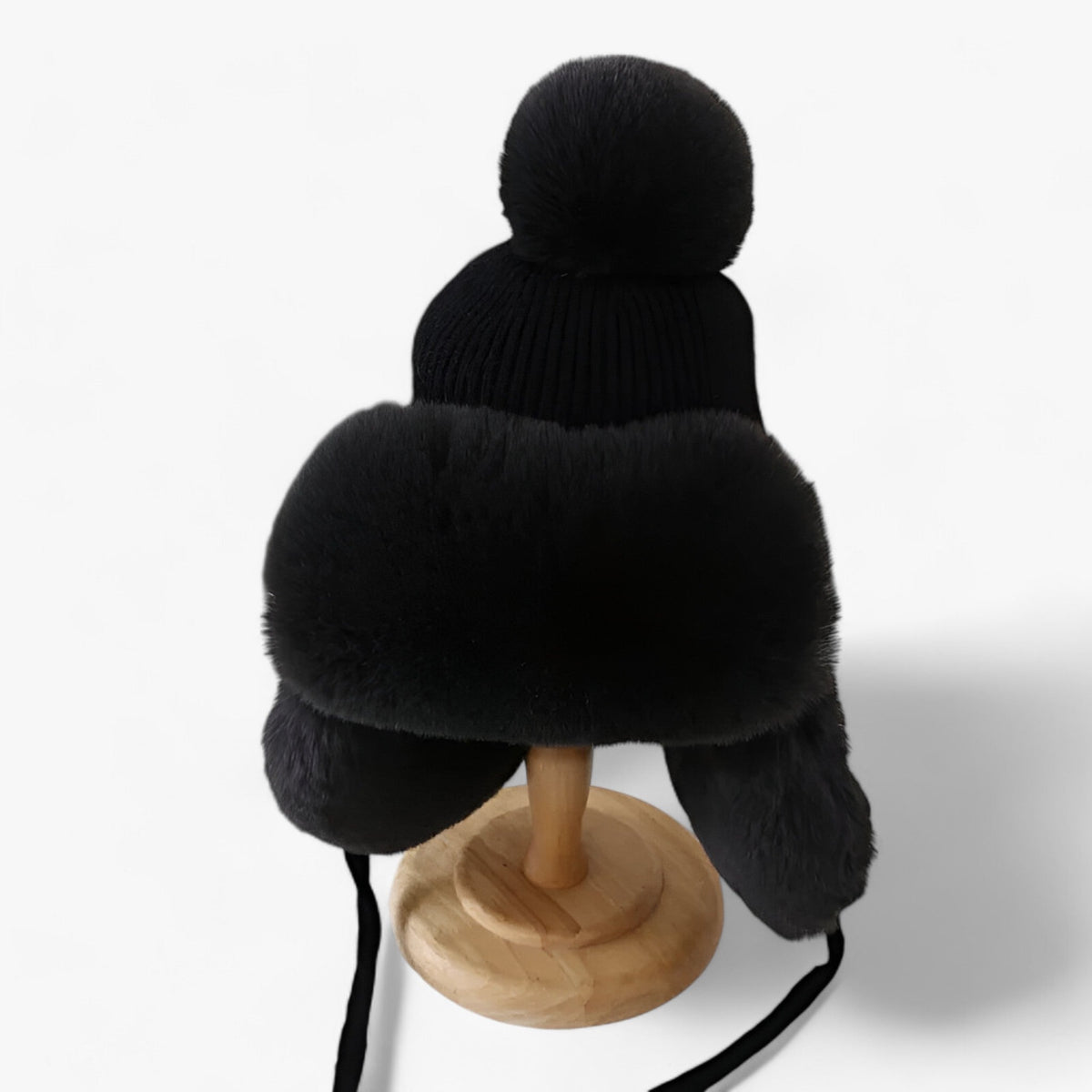 accessories : Nina | Lei Feng Hut - Dikke warmte met elegante oorkleppen in Zwart Volwassen van Pantinoshop