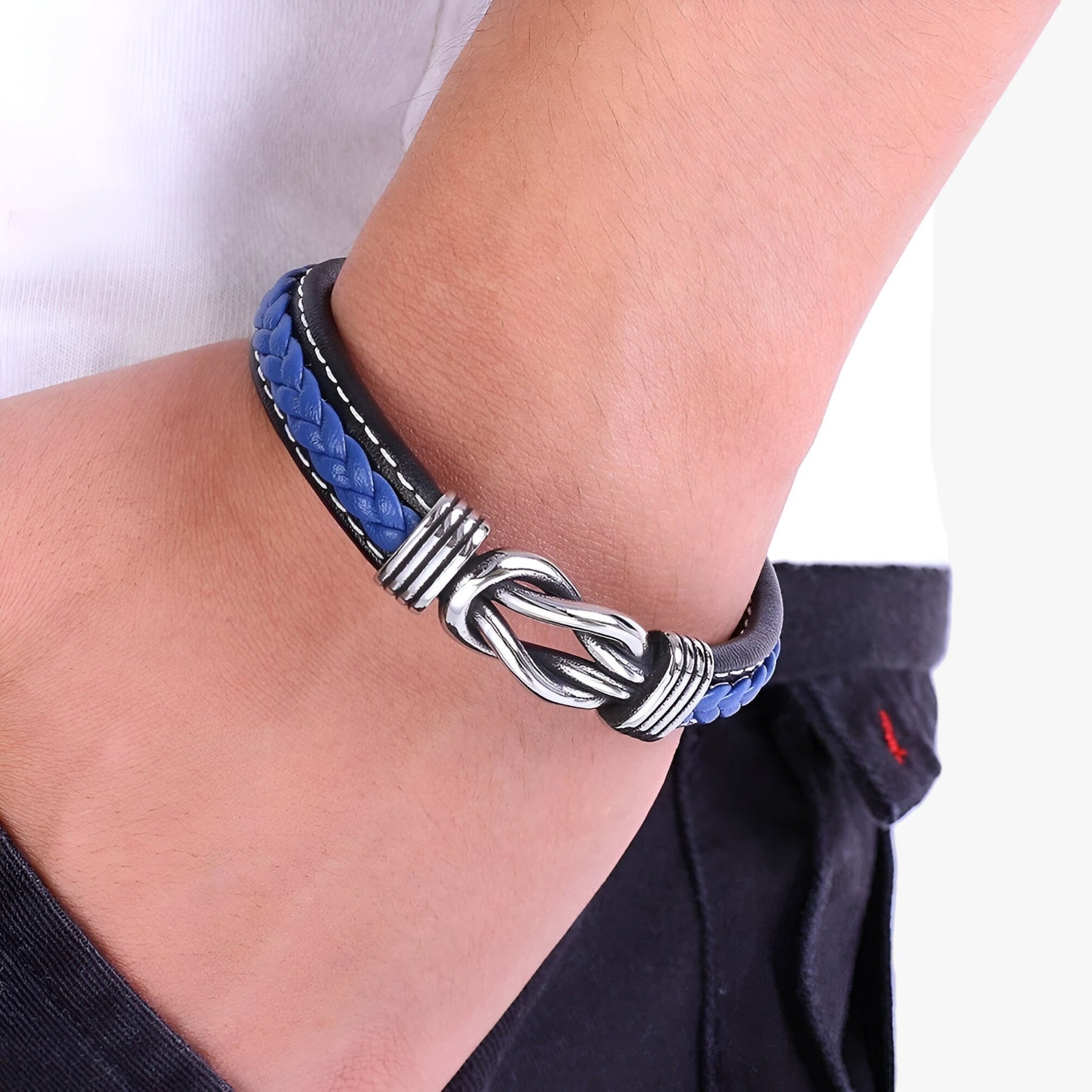 Echt leren armband - Verfijning en robuustheid gecombineerd - €25 : Echt leren armband - Verfijning en robuustheid gecombineerd in van Pantinoshop