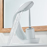 Faucets : Moderne gebogen watervalkraan - Yllie in Wit van Pantino
