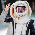 WarmHelmet - Dekoracyjna osłona na hełm z uszami królika - Biała